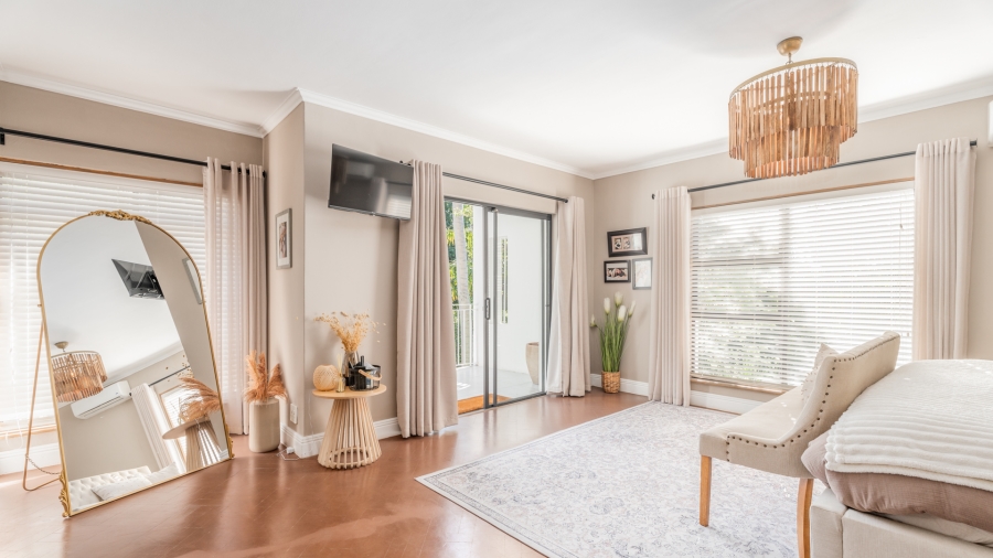 5 Bedroom Property for Sale in Lemoenkloof Western Cape
